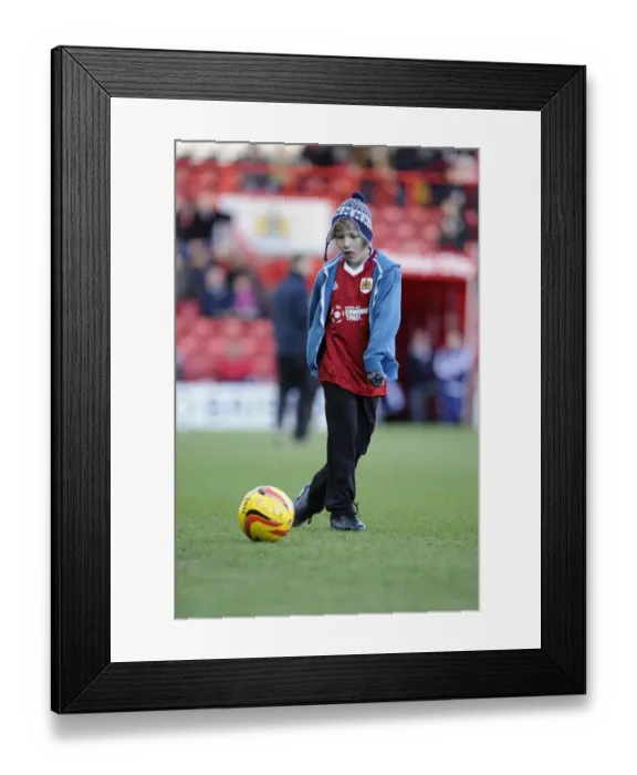 Framed Print : Bristol City vs Stevenage Football Match at Ashton Gate - December 2013 Framed Print : Bristol City vs Stevenage Football Match at Ashton Gate - December 2013