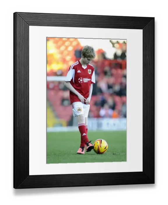 Framed Print : Bristol City vs Stevenage: Football Action at Ashton Gate - December 2013 Framed Print : Bristol City vs Stevenage: Football Action at Ashton Gate - December 2013