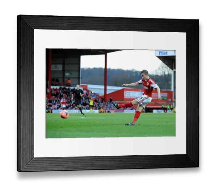 Framed Print : Bristol City's Joe Bryan Goes for Glory: FA Cup Third Round Clash vs. Watford Framed Print : Bristol City's Joe Bryan Goes for Glory: FA Cup Third Round Clash vs. Watford