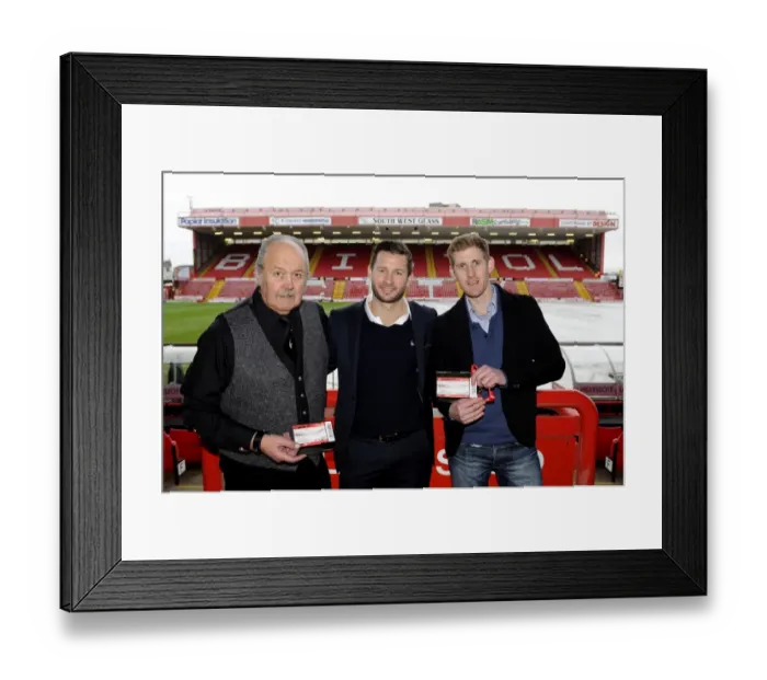 Framed Print : Bristol City vs Watford: FA Cup Third Round Battle at Ashton Gate, 2014
