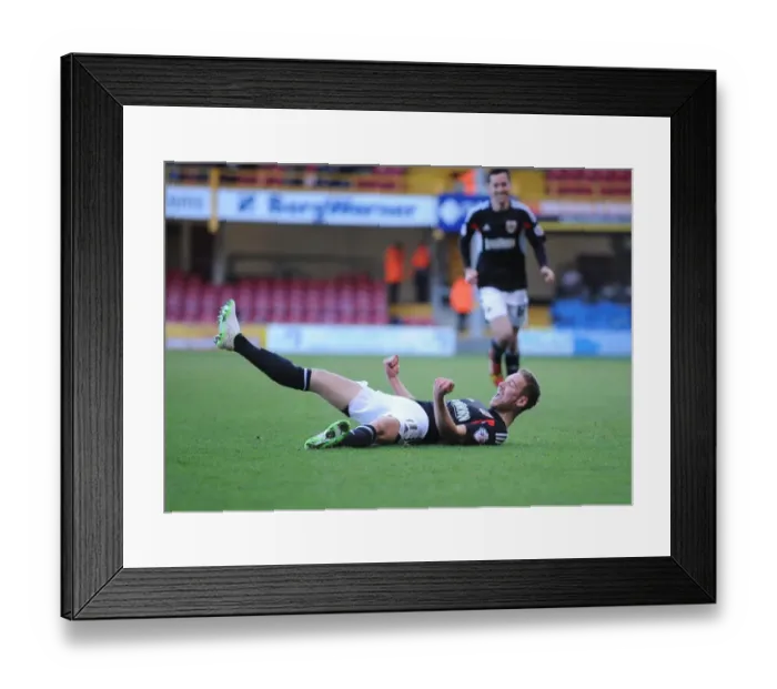 Framed Print : Scott Wagstaff's Thrilling Goal and Epic Celebration: A Memorable Moment in Bradford City vs. Bristol City, Sky Bet League One (January 11, 2014)
