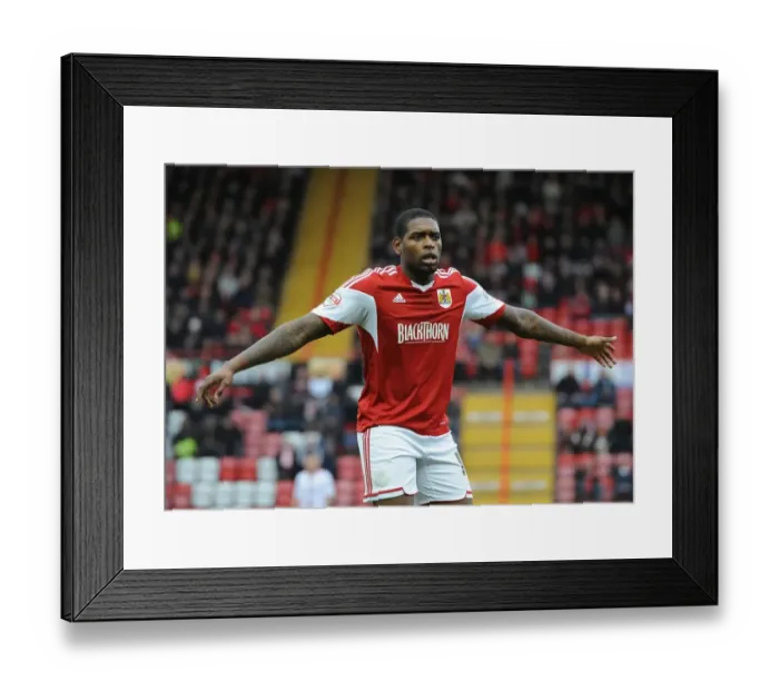 Framed Print : Bristol City's Jay Emmanuel-Thomas in Action Against MK Dons, Sky Bet League One, Ashton Gate