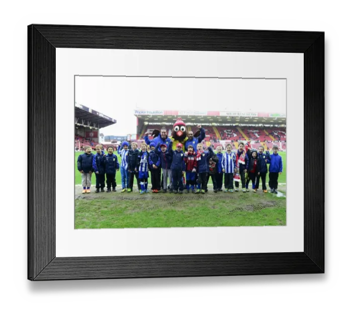 Framed Print : Bristol City vs MK Dons Clash in Sky Bet League One at Ashton Gate (January 2014) Framed Print : Bristol City vs MK Dons Clash in Sky Bet League One at Ashton Gate (January 2014)