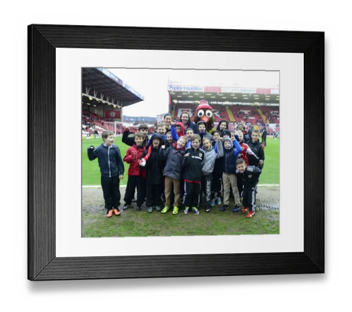 Framed Print : Bristol City vs MK Dons Clash in Sky Bet League One at Ashton Gate (January 2014) Framed Print : Bristol City vs MK Dons Clash in Sky Bet League One at Ashton Gate (January 2014)