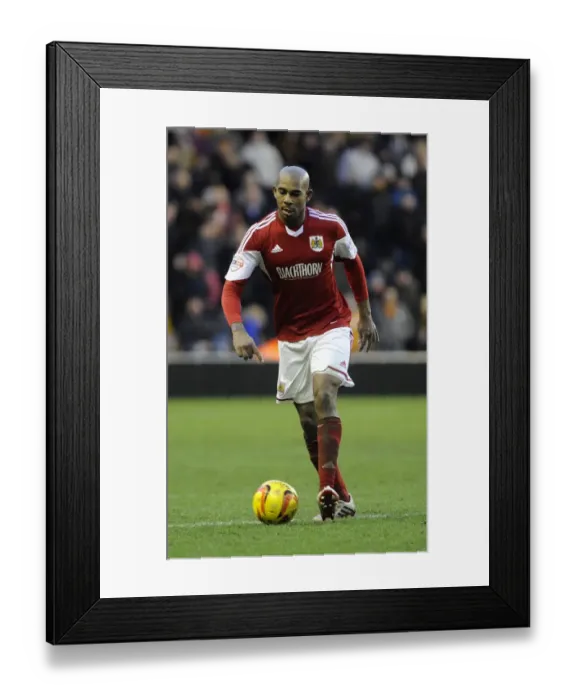 Framed Print : Marvin Elliott of Bristol City Faces Off Against Wolverhampton Wanderers in Sky Bet League One Clash Framed Print : Marvin Elliott of Bristol City Faces Off Against Wolverhampton Wanderers in Sky Bet League One Clash