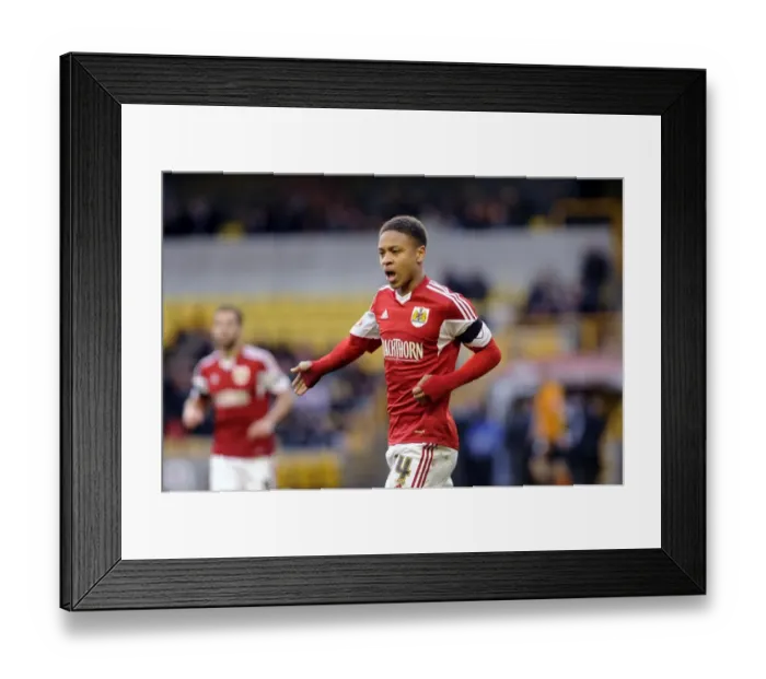 Framed Print : Bobby Reid's Determined Showdown against Wolverhampton Wanderers in Sky Bet League One, January 2014 Framed Print : Bobby Reid's Determined Showdown against Wolverhampton Wanderers in Sky Bet League One, January 2014