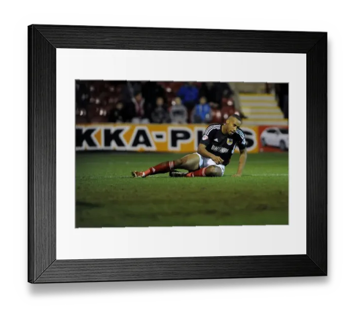 Framed Print : Tyrone Barnett's Disappointment: Brentford vs. Bristol City, January 2014 Framed Print : Tyrone Barnett's Disappointment: Brentford vs. Bristol City, January 2014