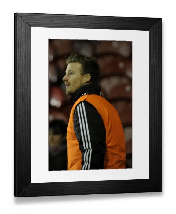 Framed Print : Wade Elliott of Bristol City in Action at Brentford's Griffin Park, 2014 - Football Image Framed Print : Wade Elliott of Bristol City in Action at Brentford's Griffin Park, 2014 - Football Image