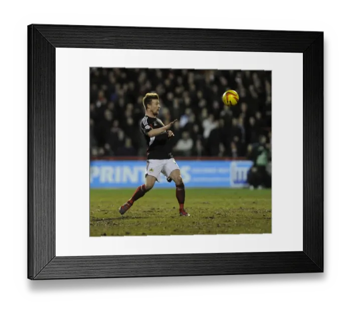 Framed Print : Wade Elliott in Action: Brentford vs. Bristol City, Sky Bet League One (January 2014)