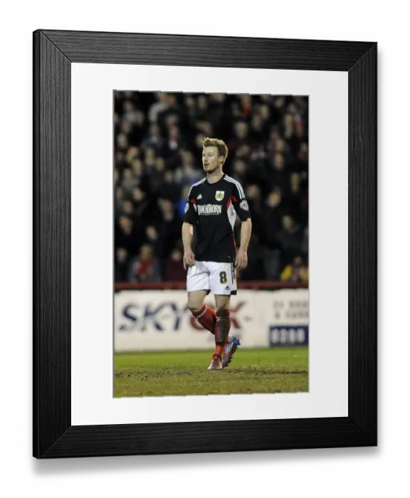 Framed Print : Wade Elliott in Action: Bristol City vs. Brentford, Football League One Clash at Griffin Park