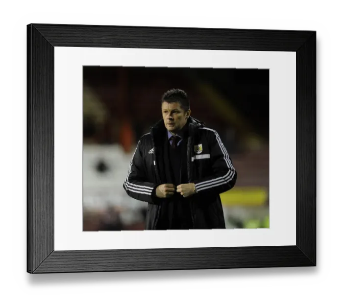 Framed Print : Steve Cotterill Leads Bristol City at Griffin Park, 2014 - Football Manager in Action Framed Print : Steve Cotterill Leads Bristol City at Griffin Park, 2014 - Football Manager in Action