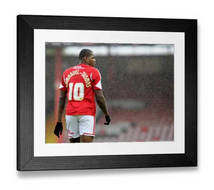 Framed Print : Bristol City's Jay Emmanuel-Thomas in Action Against Carlisle United, Sky Bet League One, Ashton Gate, 2014