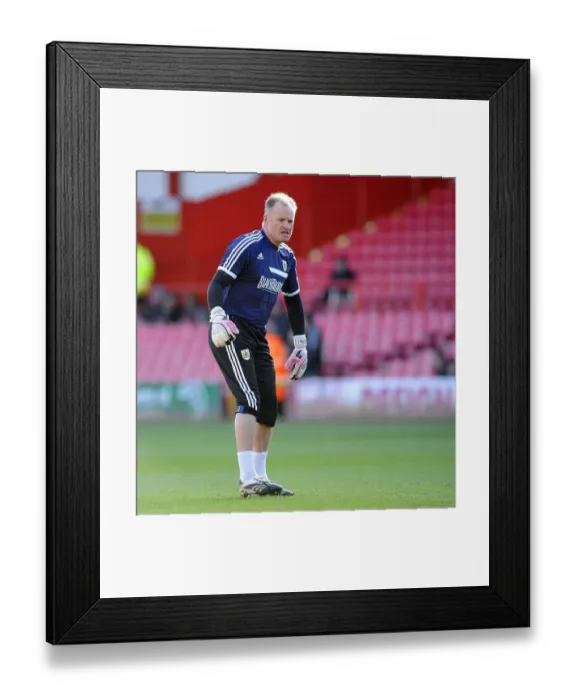 Framed Print : Bristol City FC: David Coles Focuses on Goalkeeping in Training Ahead of Carlisle United Clash (January 2014) Framed Print : Bristol City FC: David Coles Focuses on Goalkeeping in Training Ahead of Carlisle United Clash (January 2014)