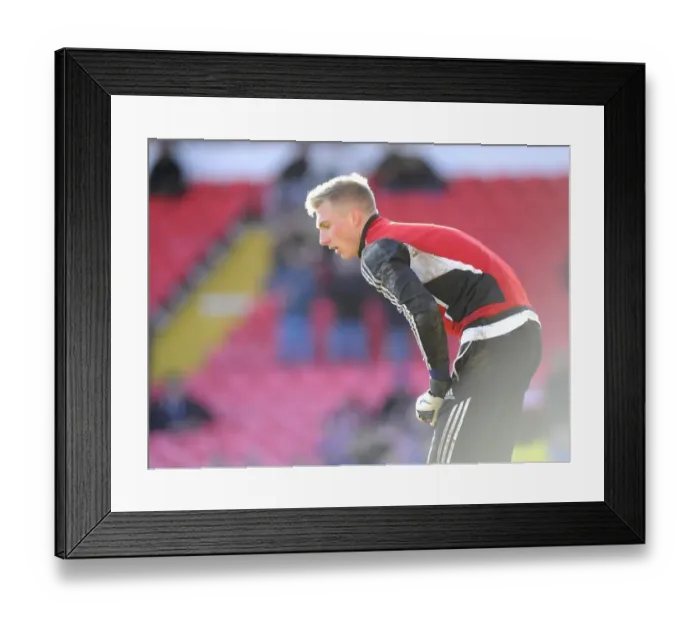 Framed Print : Bristol City FC: Simon Moore Gears Up Ahead of Kick-off vs. Carlisle United (01-02-2014) Framed Print : Bristol City FC: Simon Moore Gears Up Ahead of Kick-off vs. Carlisle United (01-02-2014)