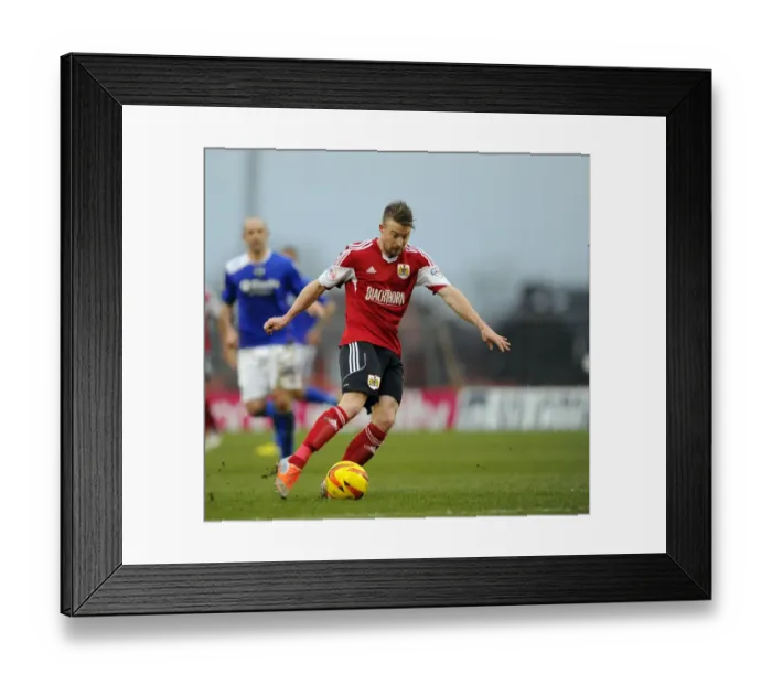 Framed Print : Wade Elliott's Close Call: Oldham Athletic vs. Bristol City, 08-02-2014 Framed Print : Wade Elliott's Close Call: Oldham Athletic vs. Bristol City, 08-02-2014
