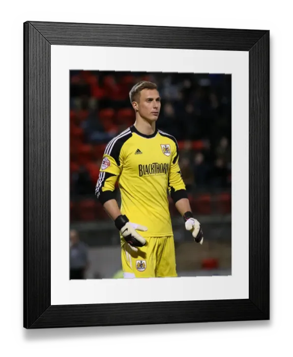 Framed Print : Bristol City's Simon Moore in Action Against Leyton Orient, February 11, 2014 Framed Print : Bristol City's Simon Moore in Action Against Leyton Orient, February 11, 2014