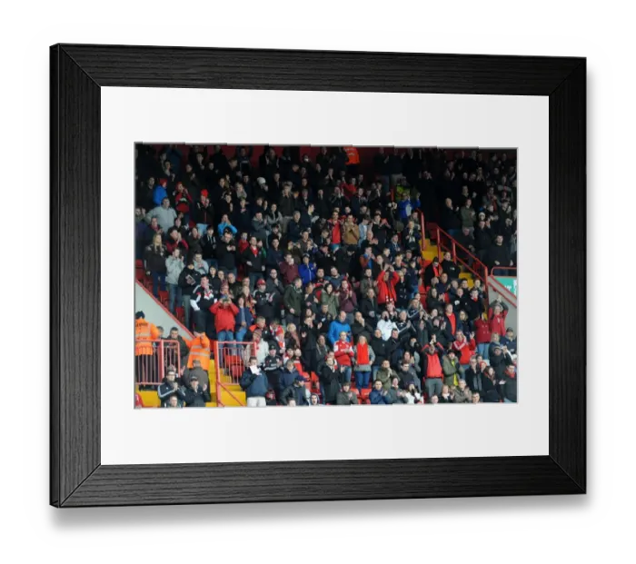 Framed Print : Bristol City Fans Unwavering Passion at Sheffield United (2014)