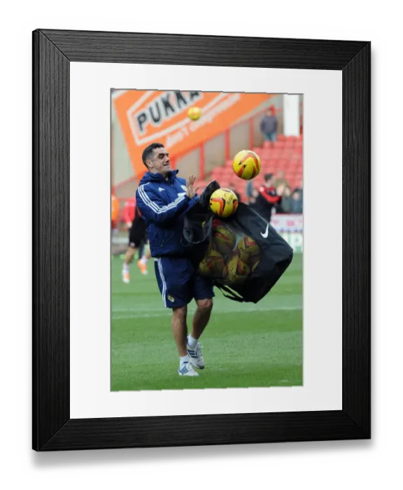 Framed Print : Bristol City Kit Manager Scott Murray at Sheffield United's Bramall Lane Framed Print : Bristol City Kit Manager Scott Murray at Sheffield United's Bramall Lane