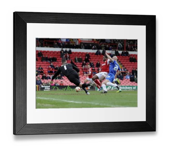 Framed Print : Bristol City's Jay Emmanuel-Thomas Goes for Glory Against Gillingham, 01-03-2014 Framed Print : Bristol City's Jay Emmanuel-Thomas Goes for Glory Against Gillingham, 01-03-2014