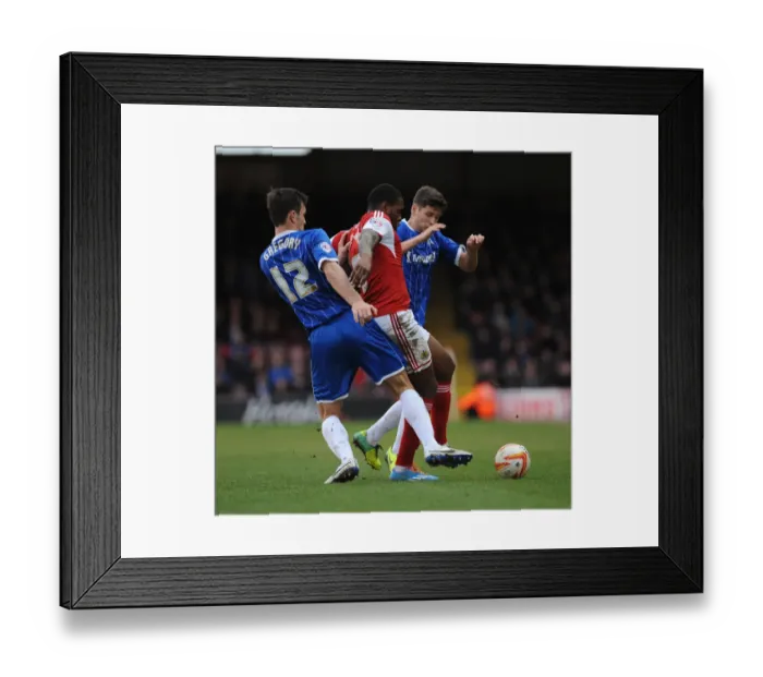 Framed Print : Bristol City's Jay Emmanuel-Thomas Fights for Possession Against Gillingham in Sky Bet League One Clash