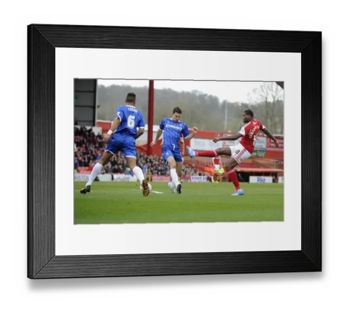 Framed Print : Bristol City's Jay Emmanuel-Thomas Goes for the Winning Goal vs. Gillingham (01-03-2014) Framed Print : Bristol City's Jay Emmanuel-Thomas Goes for the Winning Goal vs. Gillingham (01-03-2014)