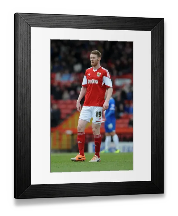 Framed Print : Stephen Pearson in Action: Bristol City vs Gillingham, Sky Bet League One, Ashton Gate, 1st March 2014 Framed Print : Stephen Pearson in Action: Bristol City vs Gillingham, Sky Bet League One, Ashton Gate, 1st March 2014