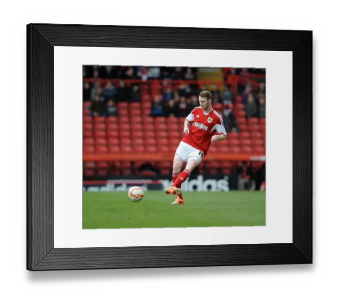Framed Print : Stephen Pearson in Action: Bristol City vs Gillingham, Sky Bet League One, March 1, 2014 Framed Print : Stephen Pearson in Action: Bristol City vs Gillingham, Sky Bet League One, March 1, 2014