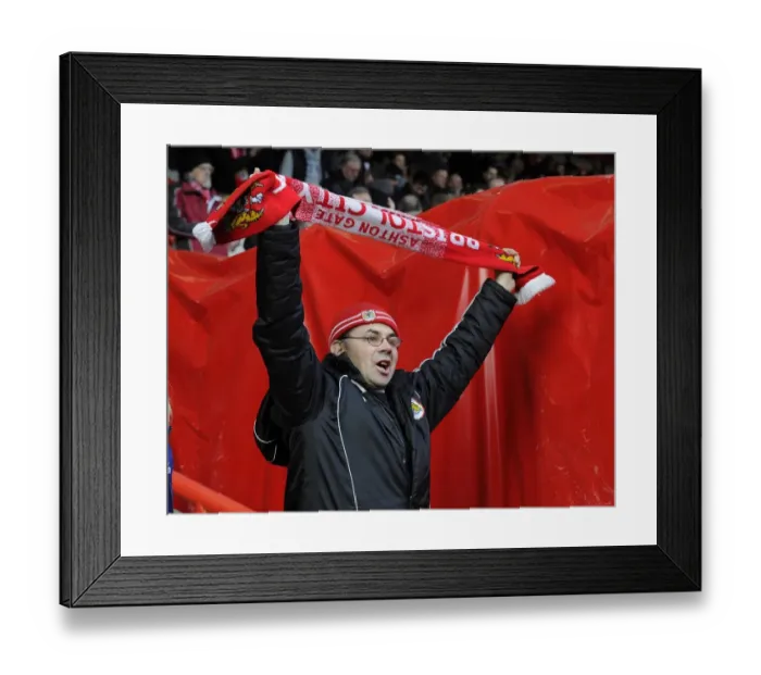Framed Print : Intense Football Moment: Bristol City vs Gillingham, Sky Bet League One, Ashton Gate, 01 / 03 / 2014 Framed Print : Intense Football Moment: Bristol City vs Gillingham, Sky Bet League One, Ashton Gate, 01 / 03 / 2014