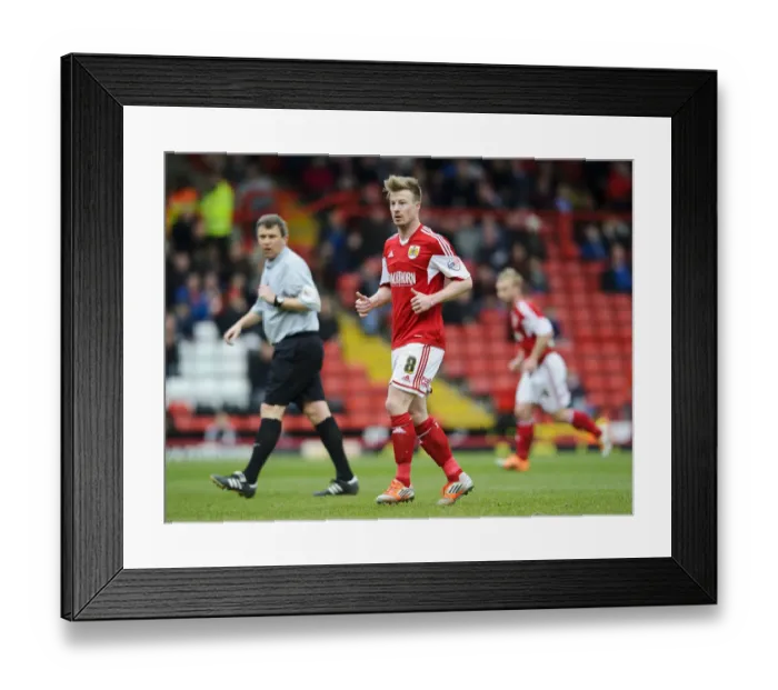 Framed Print : Bristol City Midfielder Wade Elliott Watching the Action against Gillingham, Sky Bet League One, 2014 Framed Print : Bristol City Midfielder Wade Elliott Watching the Action against Gillingham, Sky Bet League One, 2014
