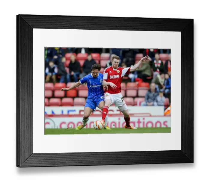 Framed Print : Bristol City vs Gillingham: Pearson vs Dack - A Battle in the Midfield Framed Print : Bristol City vs Gillingham: Pearson vs Dack - A Battle in the Midfield