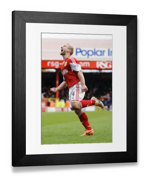 Framed Print : Simon Gillett Scores the Thrilling Winning Goal for Bristol City Against Gillingham in Sky Bet League One, March 2014 Framed Print : Simon Gillett Scores the Thrilling Winning Goal for Bristol City Against Gillingham in Sky Bet League One, March 2014