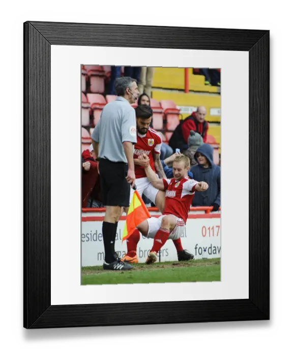 Framed Print : Bristol City Midfielder Simon Gillett Celebrates Goal Against Gillingham, Sky Bet League One, 2014 Framed Print : Bristol City Midfielder Simon Gillett Celebrates Goal Against Gillingham, Sky Bet League One, 2014