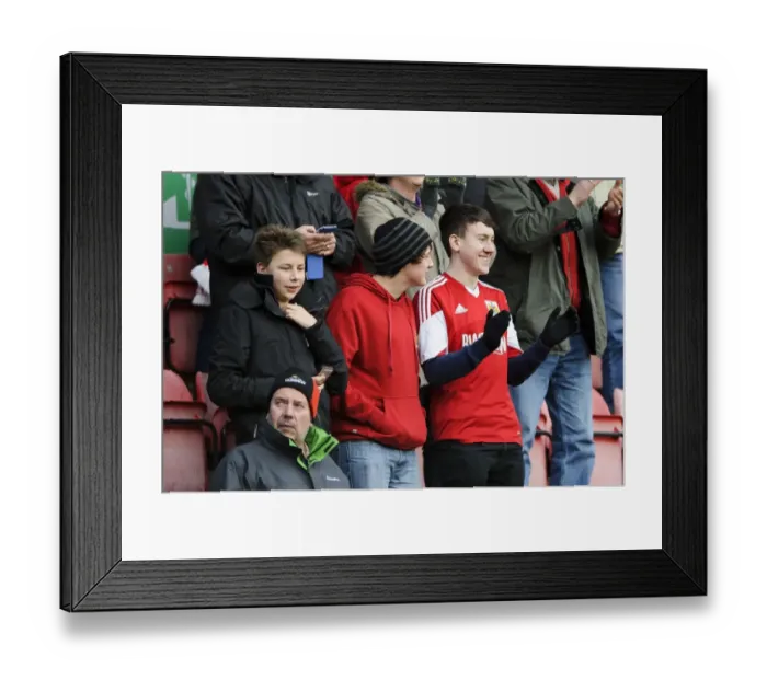 Framed Print : Bristol City Celebrates Simon Gillett's Goal for a 2-1 Lead Against Gillingham, Sky Bet League One, 2014