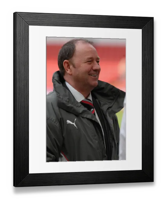 Framed Print : Gary Johnson Leading the Charge: Sheffield United vs. Bristol City Framed Print : Gary Johnson Leading the Charge: Sheffield United vs. Bristol City