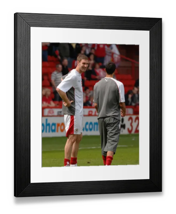 Framed Print : Jamie McCombe in Action: Sheffield United vs. Bristol City Framed Print : Jamie McCombe in Action: Sheffield United vs. Bristol City
