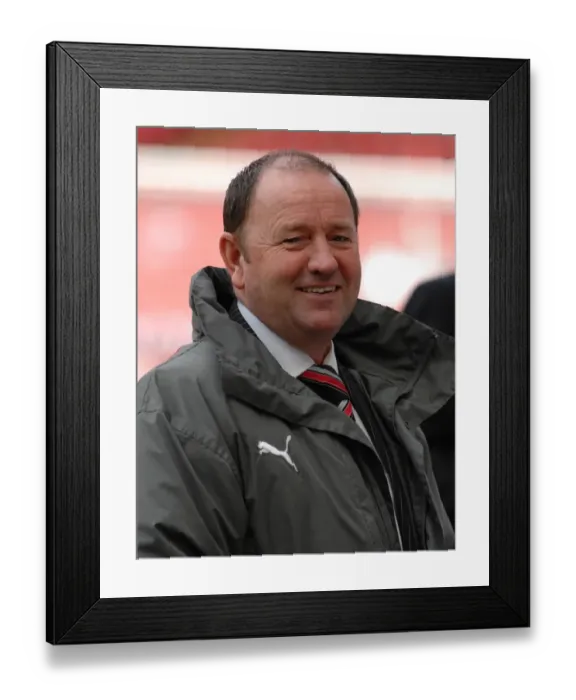 Framed Print : Gary Johnson in Action: Sheffield United vs. Bristol City