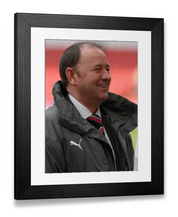 Framed Print : Gary Johnson in Action: Sheffield United vs. Bristol City