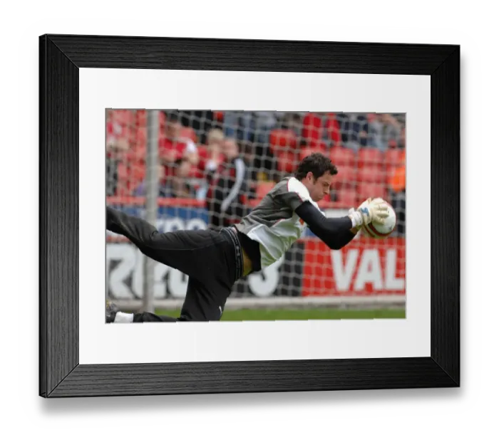 Framed Print : Chris Weale in Action: Sheffield United vs. Bristol City Framed Print : Chris Weale in Action: Sheffield United vs. Bristol City