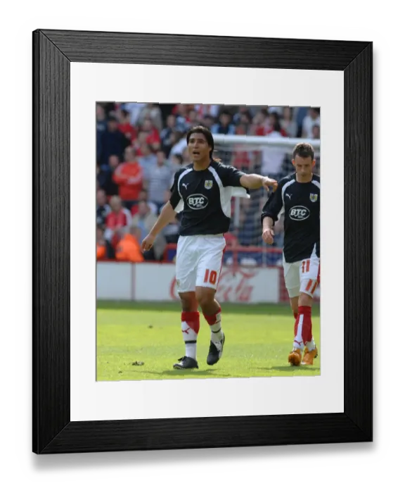 Framed Print : Nick Carle in Action: Sheffield United vs. Bristol City Framed Print : Nick Carle in Action: Sheffield United vs. Bristol City