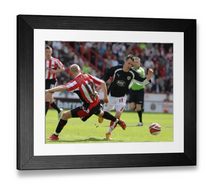 Framed Print : Michael McIndoe in Action: Sheffield United vs. Bristol City Framed Print : Michael McIndoe in Action: Sheffield United vs. Bristol City
