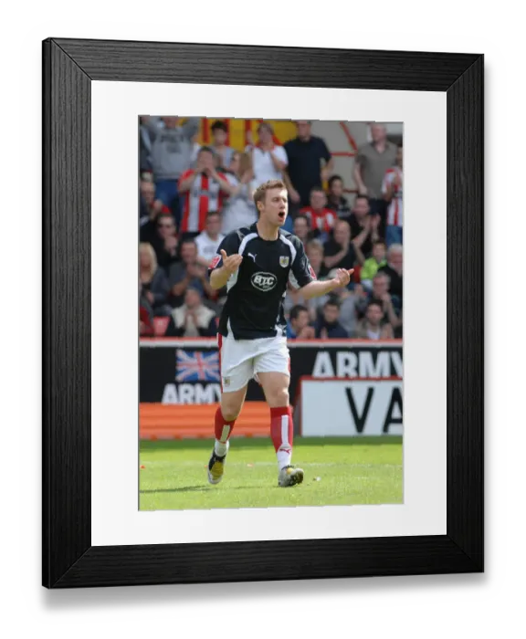 Framed Print : David Noble's Unforgettable Battle: Bristol City vs. Sheffield United Rivalry Framed Print : David Noble's Unforgettable Battle: Bristol City vs. Sheffield United Rivalry