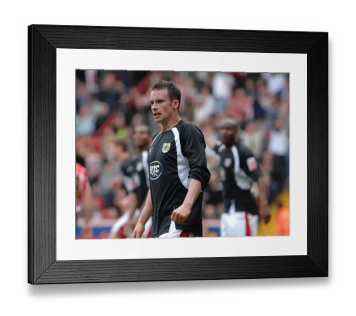 Framed Print : McIndoe in Action: Sheffield United vs. Bristol City Framed Print : McIndoe in Action: Sheffield United vs. Bristol City