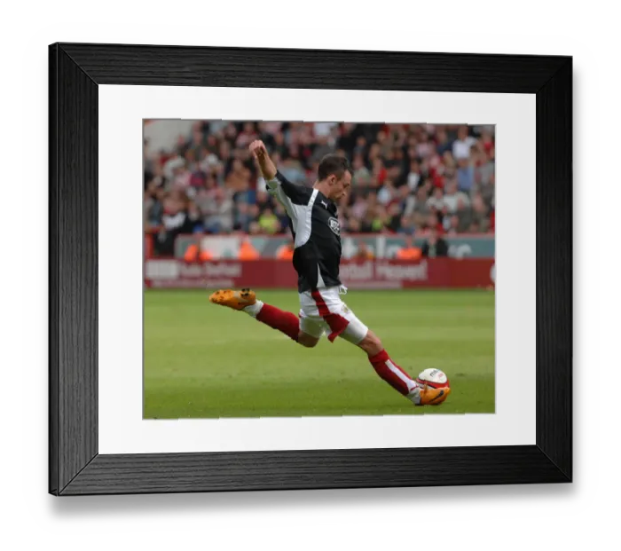 Framed Print : McIndoe in Action: Sheffield United vs. Bristol City