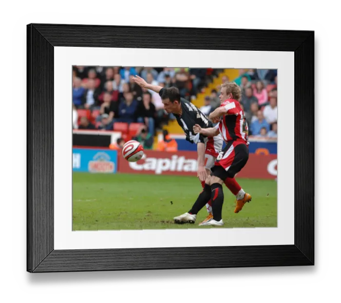 Framed Print : Football Rivalry: Thrilling Moment between Michael McIndoe (Sheffield United vs. Bristol City)