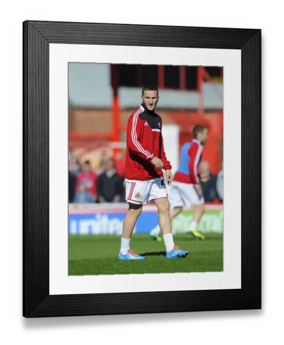 Framed Print : Martin Paterson in Action: Bristol City vs Swindon Town (2014) Framed Print : Martin Paterson in Action: Bristol City vs Swindon Town (2014)