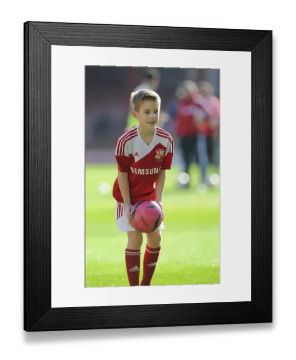 Framed Print : Bristol City vs Swindon Town: League One Football Match at Ashton Gate Framed Print : Bristol City vs Swindon Town: League One Football Match at Ashton Gate