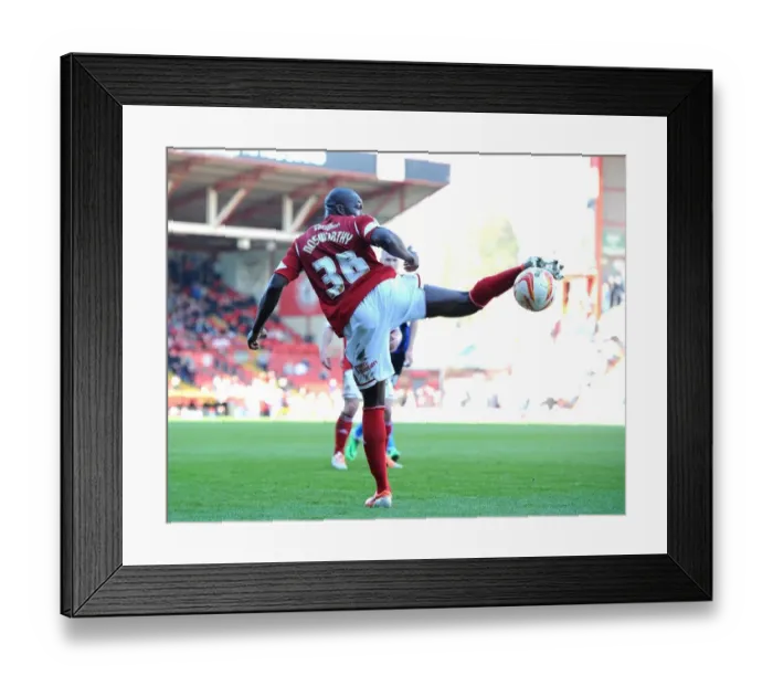 Framed Print : Nyron Nosworthy in Action: Bristol City vs Swindon Town at Ashton Gate, 2014 - Football Match