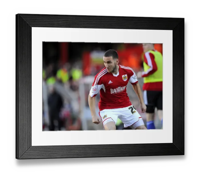 Framed Print : Martin Paterson in Action: Bristol City vs Swindon Town (2014) Framed Print : Martin Paterson in Action: Bristol City vs Swindon Town (2014)