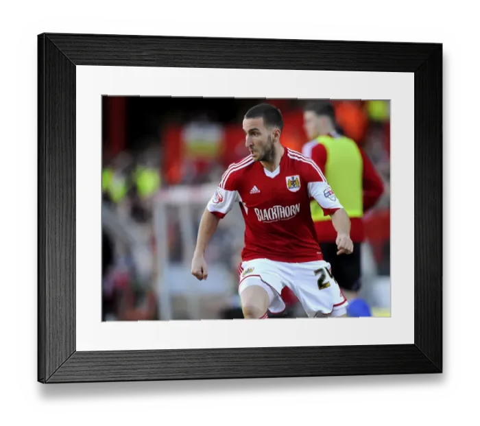 Framed Print : Martin Paterson in Action: Bristol City vs Swindon Town (2014) Framed Print : Martin Paterson in Action: Bristol City vs Swindon Town (2014)