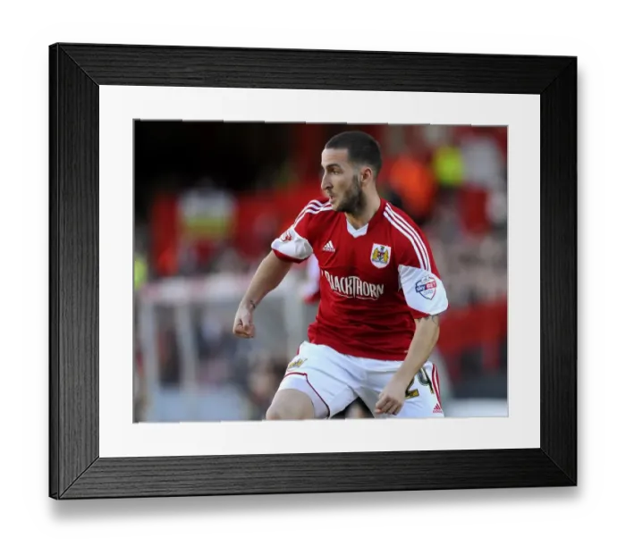Framed Print : Martin Paterson in Action: Bristol City vs. Swindon Town (2014) Framed Print : Martin Paterson in Action: Bristol City vs. Swindon Town (2014)